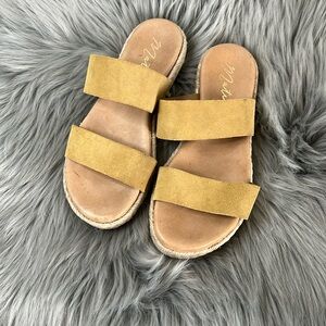 EUC Matisse Yellow Strappy Sandal Slides sz 7